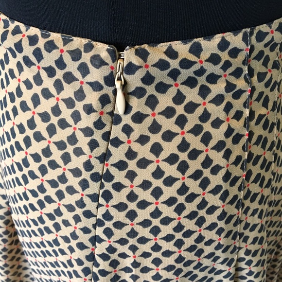Classy LOFT Beige Navy and Red Skirt - Picture 2 of 2